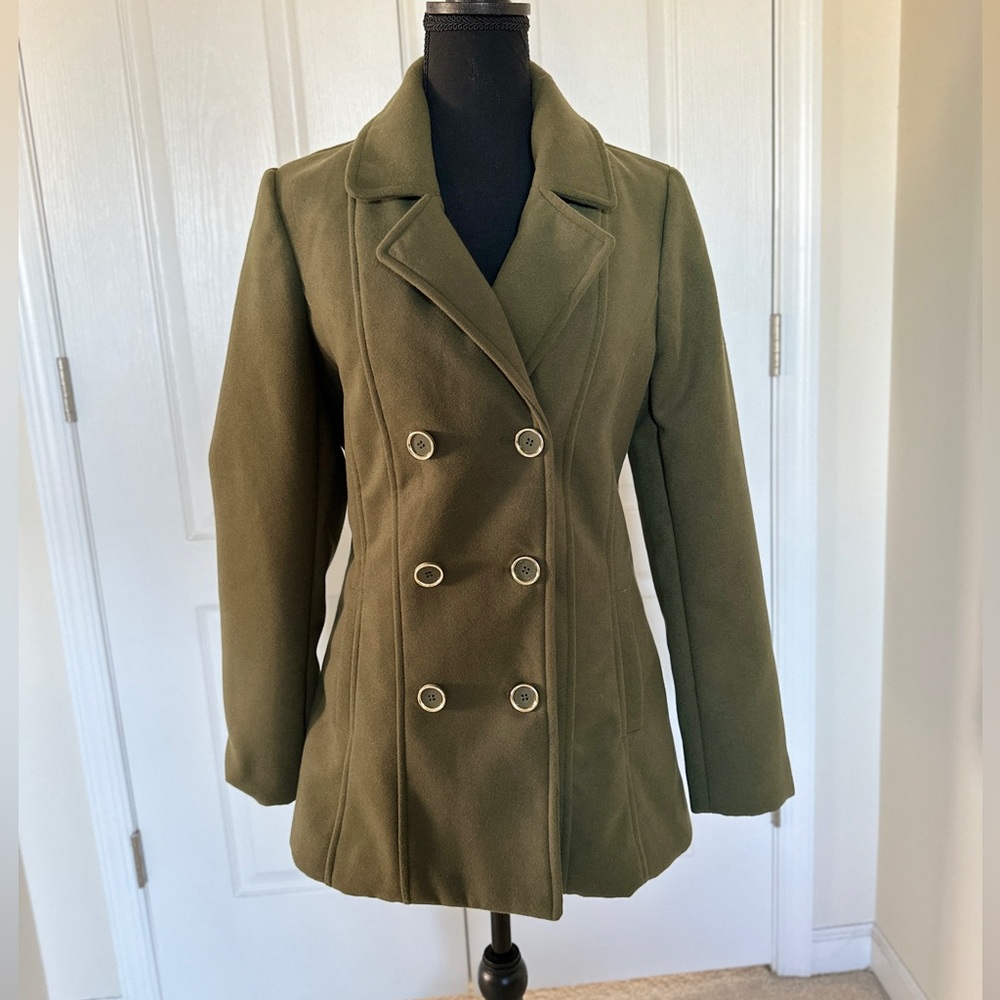 New: Guess Dayna Core Peacoat - Color Grape Leaf - Medium